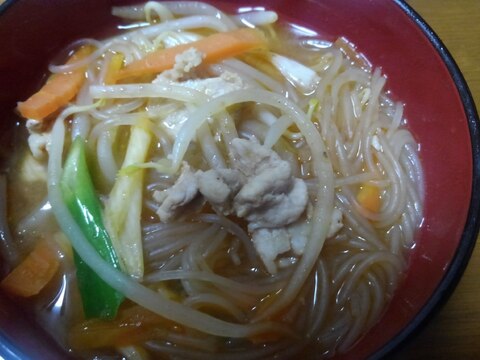 たっぷり春雨ともやしのキムチ風味スープ